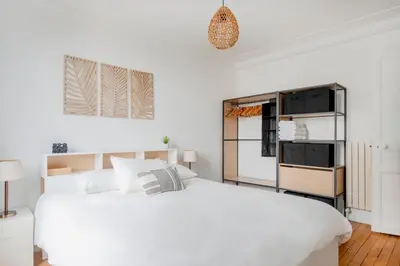 Cuisine ou kitchenette dans l'établissement Modern Design 1 BR near Parc des Princes