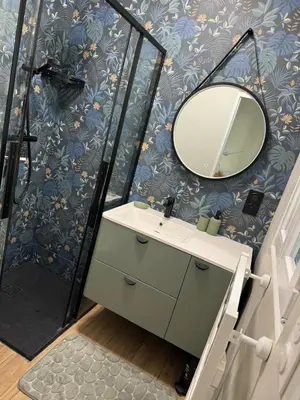 Salle de bains dans l'établissement Chez Julien à 2 pas de La Défense