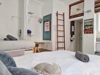 Un ou plusieurs lits dans un hébergement de l'établissement L'appartement du duc de Choiseul - Coeur Opéra