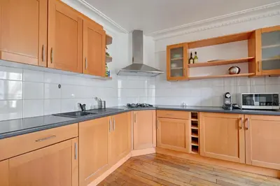 Cuisine ou kitchenette dans l'établissement Appartement Lucent - Welkeys