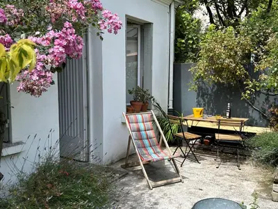Jardin de l'établissement Loft Orfila