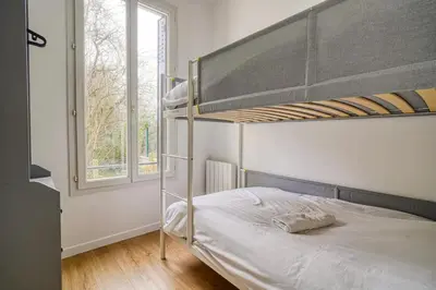 Un ou plusieurs lits dans un hébergement de l'établissement Maison au calme pour 4 pers avec parking a 5 min du métro L7