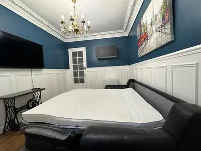 Télévision ou salle de divertissement dans l'établissement Appartement calme près de La Villette