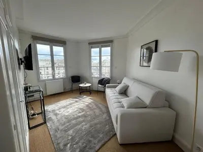 Coin salon dans l'établissement Elegant Eiffel tower view flat