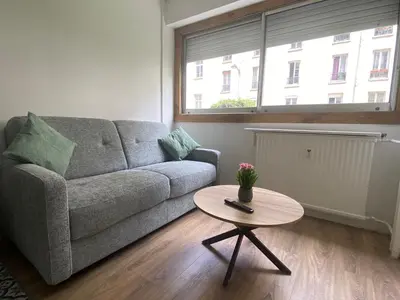 Coin salon dans l'établissement Appartement bassin de la villette