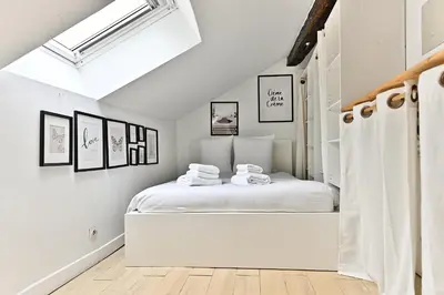 Un ou plusieurs lits dans un hébergement de l'établissement Appartement paisible et central Rivoli - II
