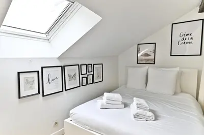 Un ou plusieurs lits dans un hébergement de l'établissement Appartement paisible et central Rivoli - II