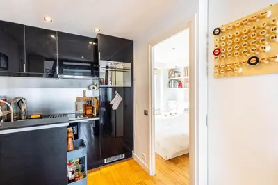 Cuisine ou kitchenette dans l'établissement GuestReady - Confort et Élégance au Cœur de Paris
