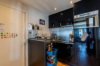 Cuisine ou kitchenette dans l'établissement GuestReady - Confort et Élégance au Cœur de Paris