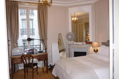 Un ou plusieurs lits dans un hébergement de l'établissement Prestigious 2 bedroom near Champs Elysées