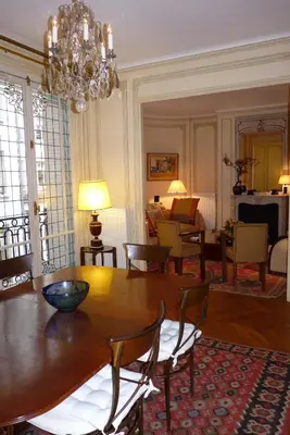 Coin salon dans l'établissement Prestigious 2 bedroom near Champs Elysées