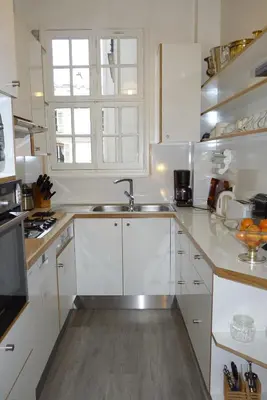 Cuisine ou kitchenette dans l'établissement Prestigious 2 bedroom near Champs Elysées
