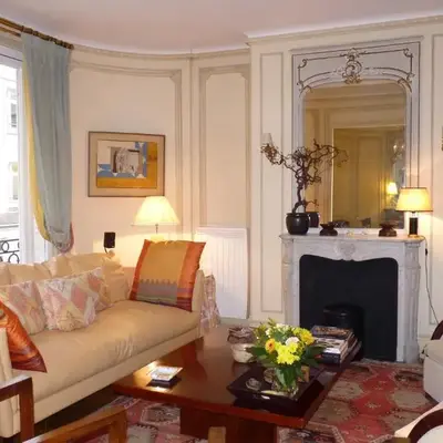 Prestigious 2 bedroom near Champs Elysées