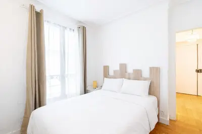 Un ou plusieurs lits dans un hébergement de l'établissement GuestReady - Élégant Apt près de Sacré-Cœur