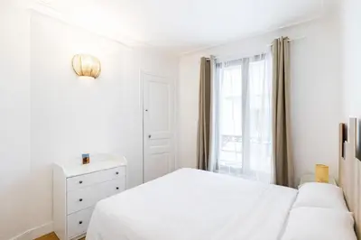Un ou plusieurs lits dans un hébergement de l'établissement GuestReady - Élégant Apt près de Sacré-Cœur