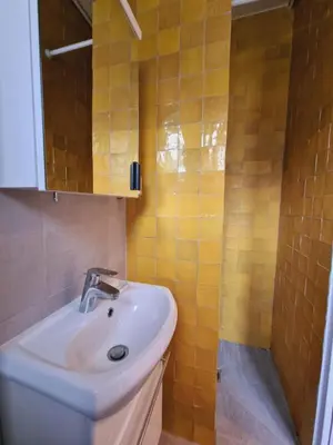 Salle de bains dans l'établissement Appartement de charme dans les Batignolles