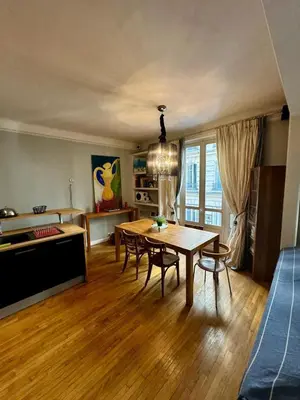 Coin salon dans l'établissement Appartement de 2 chambres au cœur de Paris