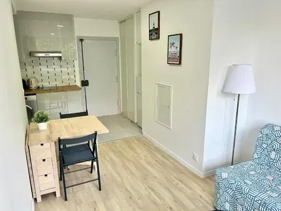 Coin salon dans l'établissement Charmant Appartement au Cœur du 13ème Arrondissement de Paris