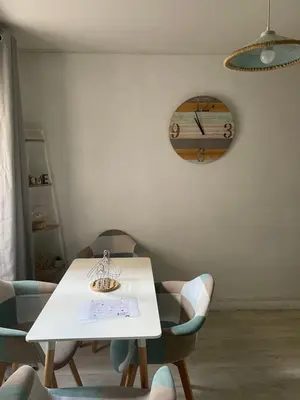 Coin salon dans l'établissement Au bas de Montmartre !