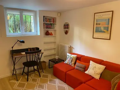 Coin salon dans l'établissement Appartement privé avec jardin