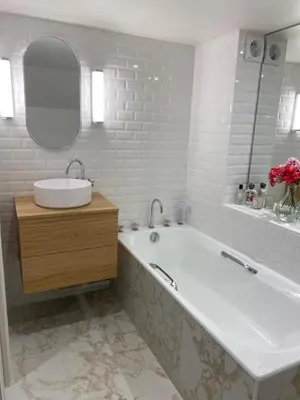 Salle de bains dans l'établissement Appartement privé avec jardin