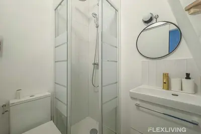 Salle de bains dans l'établissement Flexliving - Studio - Poitou