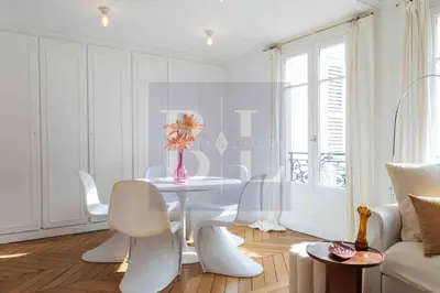 Coin salon dans l'établissement Dauphine Saint Germain 6th arr 2bedrooms
