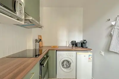 Cuisine ou kitchenette dans l'établissement Flexliving - T2 - Médéric