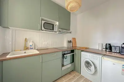 Cuisine ou kitchenette dans l'établissement Flexliving - T2 - Médéric