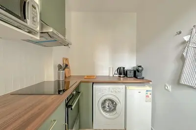 Cuisine ou kitchenette dans l'établissement Flexliving - T2 - Médéric