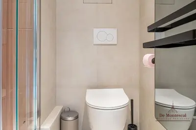 Salle de bains dans l'établissement Montparnasse Central Studio with AC 11 to 14m2 in a prime location