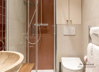 Salle de bains dans l'établissement Montparnasse Central Studio with AC 11 to 14m2 in a prime location