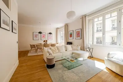 Coin salon dans l'établissement Appartement 3 pièces calme - Bourse, Paris centre