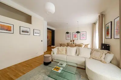Coin salon dans l'établissement Appartement 3 pièces calme - Bourse, Paris centre