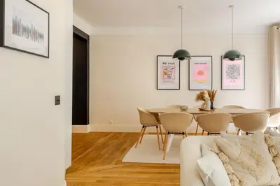 Coin salon dans l'établissement Appartement 3 pièces calme - Bourse, Paris centre