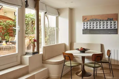 Coin salon dans l'établissement Stylish 2BR & 2BA with private terrace