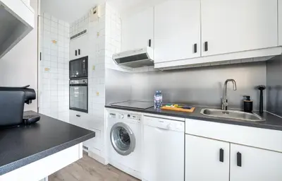 Cuisine ou kitchenette dans l'établissement Bail mobilité I La Defense et Paris en 15min