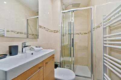 Salle de bains dans l'établissement Melanie house