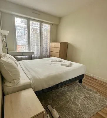 Un ou plusieurs lits dans un hébergement de l'établissement Appartement central Paris et confortable