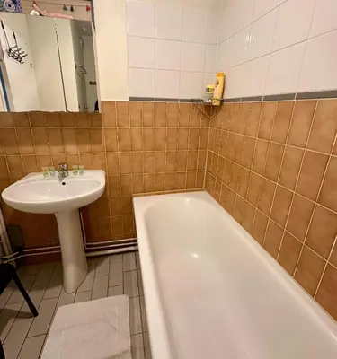 Salle de bains dans l'établissement Appartement central Paris et confortable