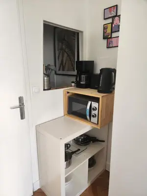 Cuisine ou kitchenette dans l'établissement Charmant appartement 9eme