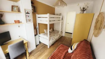 Un ou plusieurs lits dans un hébergement de l'établissement appartement familial refait à neuf centre Paris 20ème