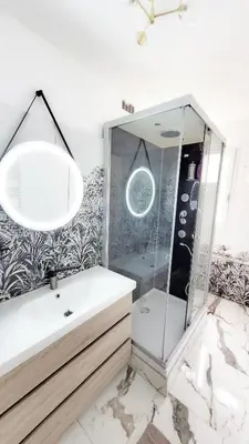 Salle de bains dans l'établissement appartement familial refait à neuf centre Paris 20ème