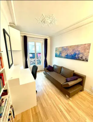 Coin salon dans l'établissement Lovely Montmartre apartment
