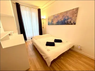 Un ou plusieurs lits dans un hébergement de l'établissement Lovely Montmartre apartment