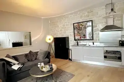 Cuisine ou kitchenette dans l'établissement Contemporary apartment 150 meters from Place Victor Hugo Paris 16