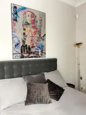 Un ou plusieurs lits dans un hébergement de l'établissement Contemporary apartment 150 meters from Place Victor Hugo Paris 16