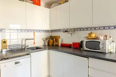 Cuisine ou kitchenette dans l'établissement Lumineux appartement Vanves Porte de Versailles