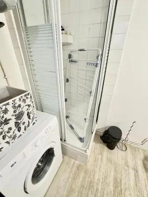 Salle de bains dans l'établissement Devenez voisin du Président
