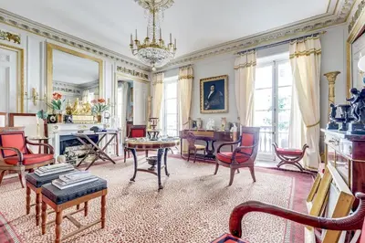 Coin salon dans l'établissement Louvre Apartment